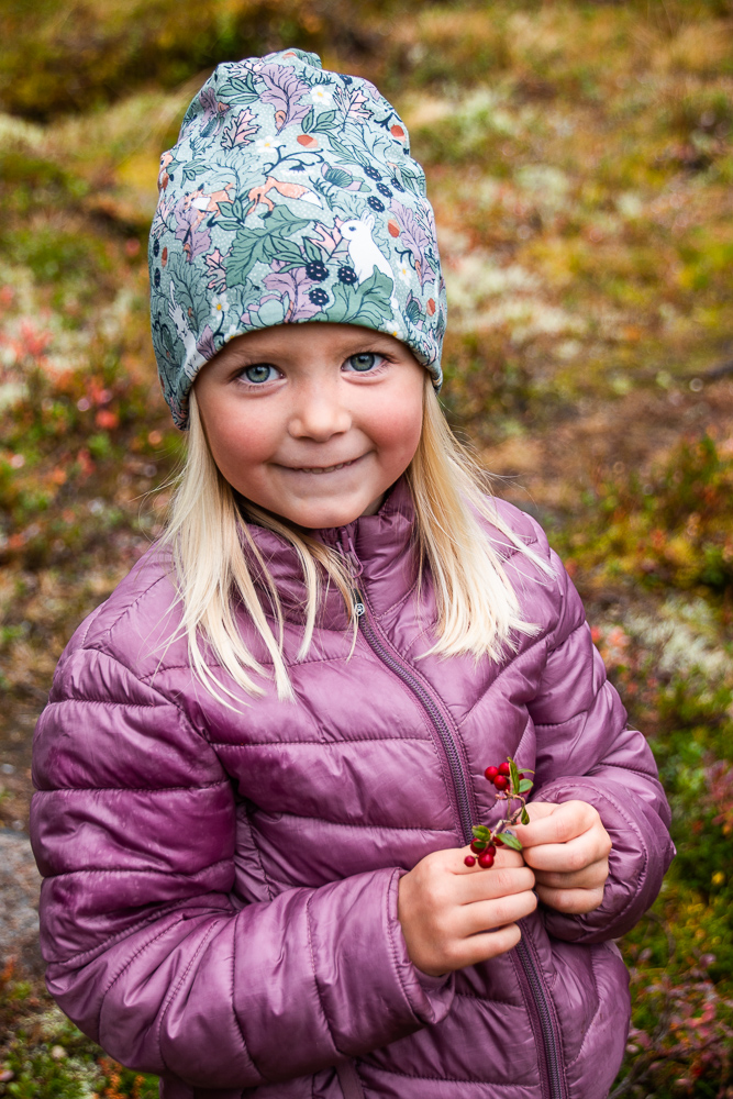 Portrett jente i skog